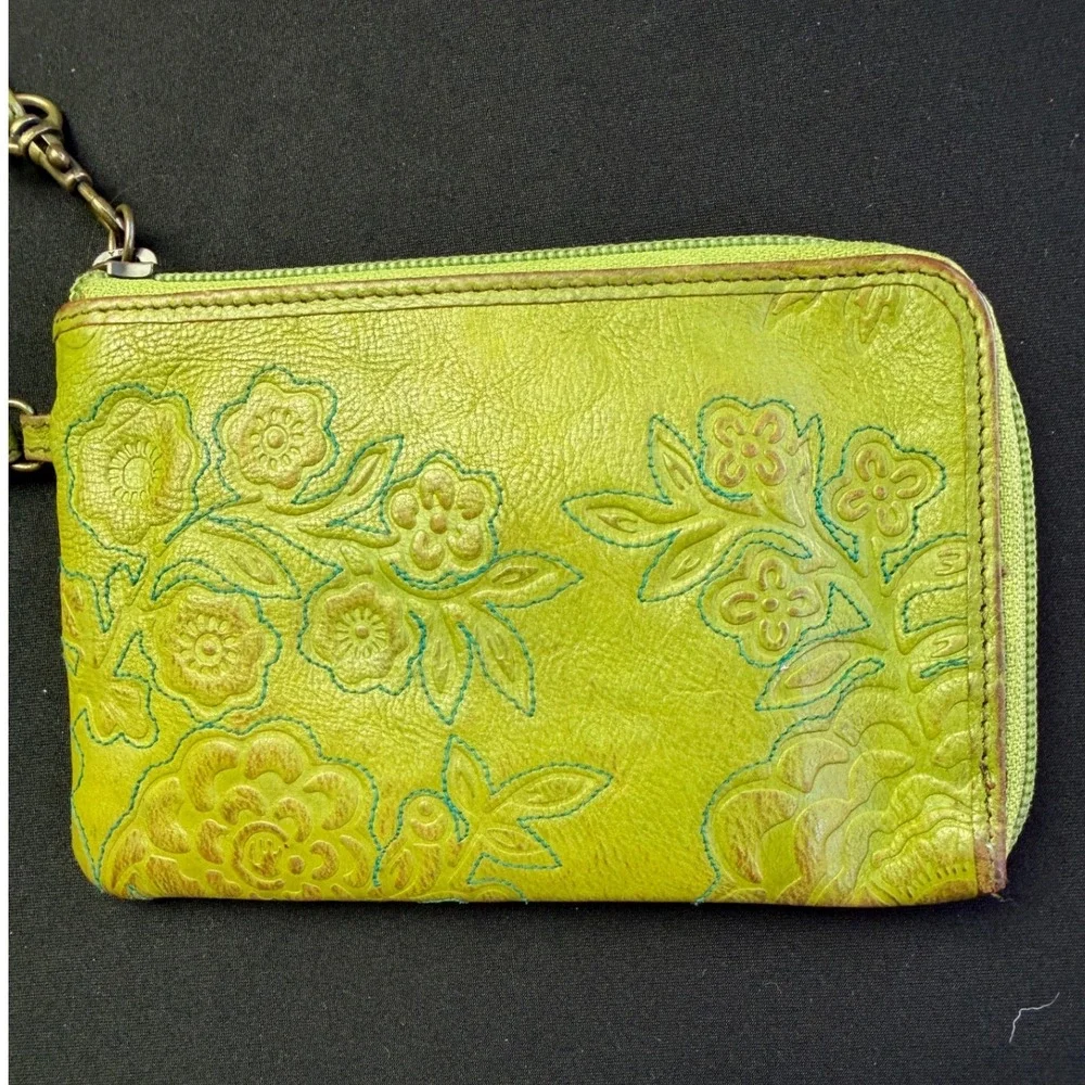 Fossil Lime Green Leather Floral Embossed Wristlet Wallet Zip Around Clutch Boho